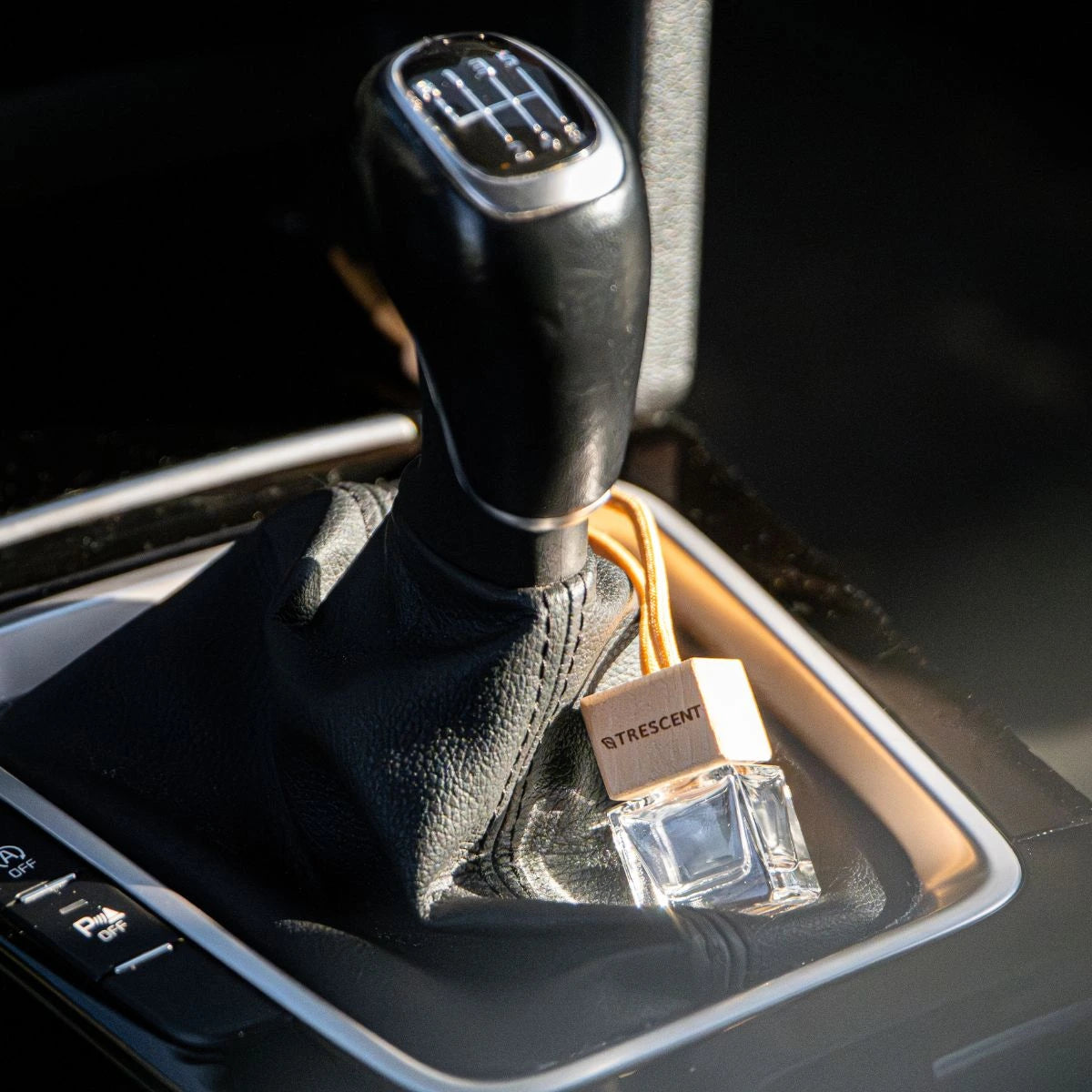 Autoparfum liggend in auto